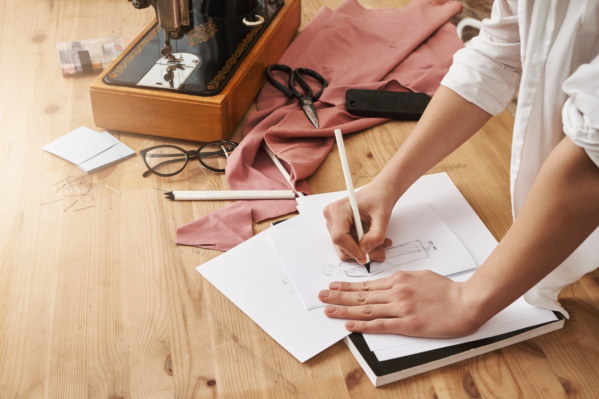 El proceso creativo detrás del diseño de merch: De la idea a la prenda